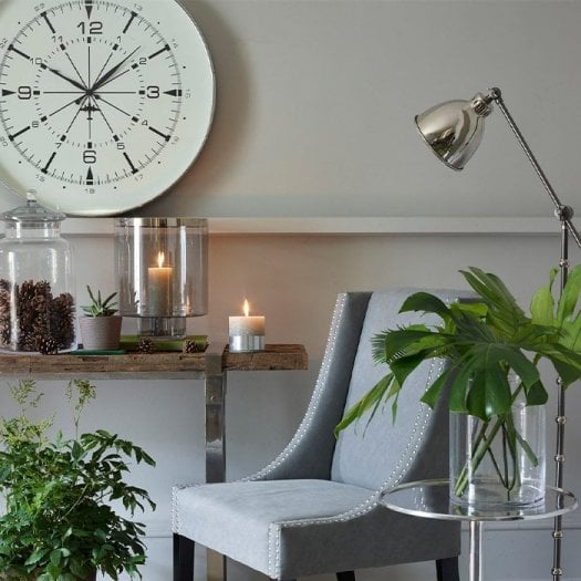 Wall clock placed on a shelf in a dining room