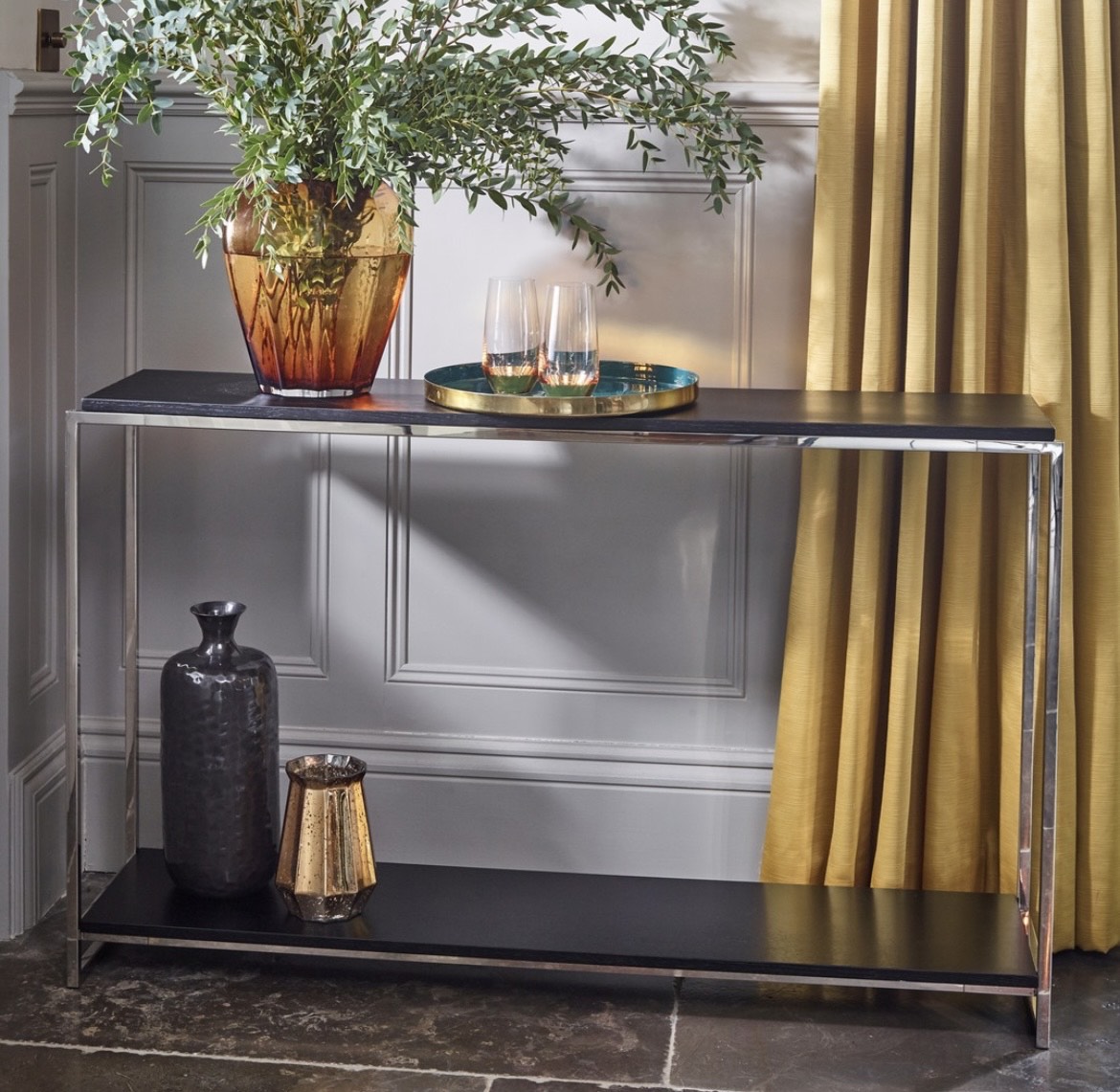 Sideboard unit providing storage